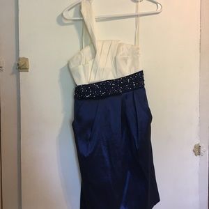 Lovely one-shoulder cocktail dress. Blue & white.